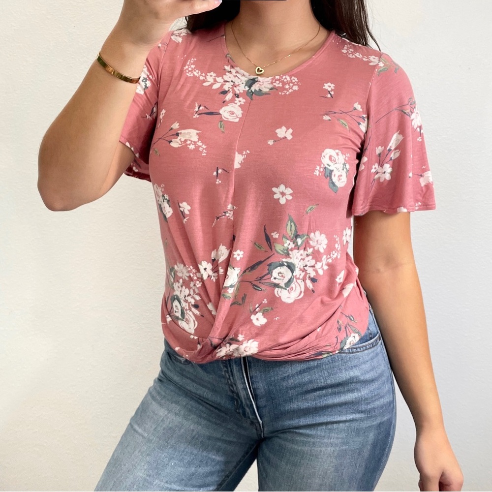 Blush pink white floral twisted hem shirt